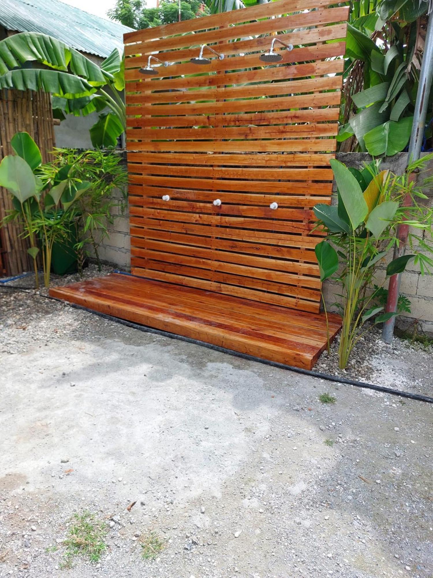 The Backyard Inn Moalboal Exterior photo