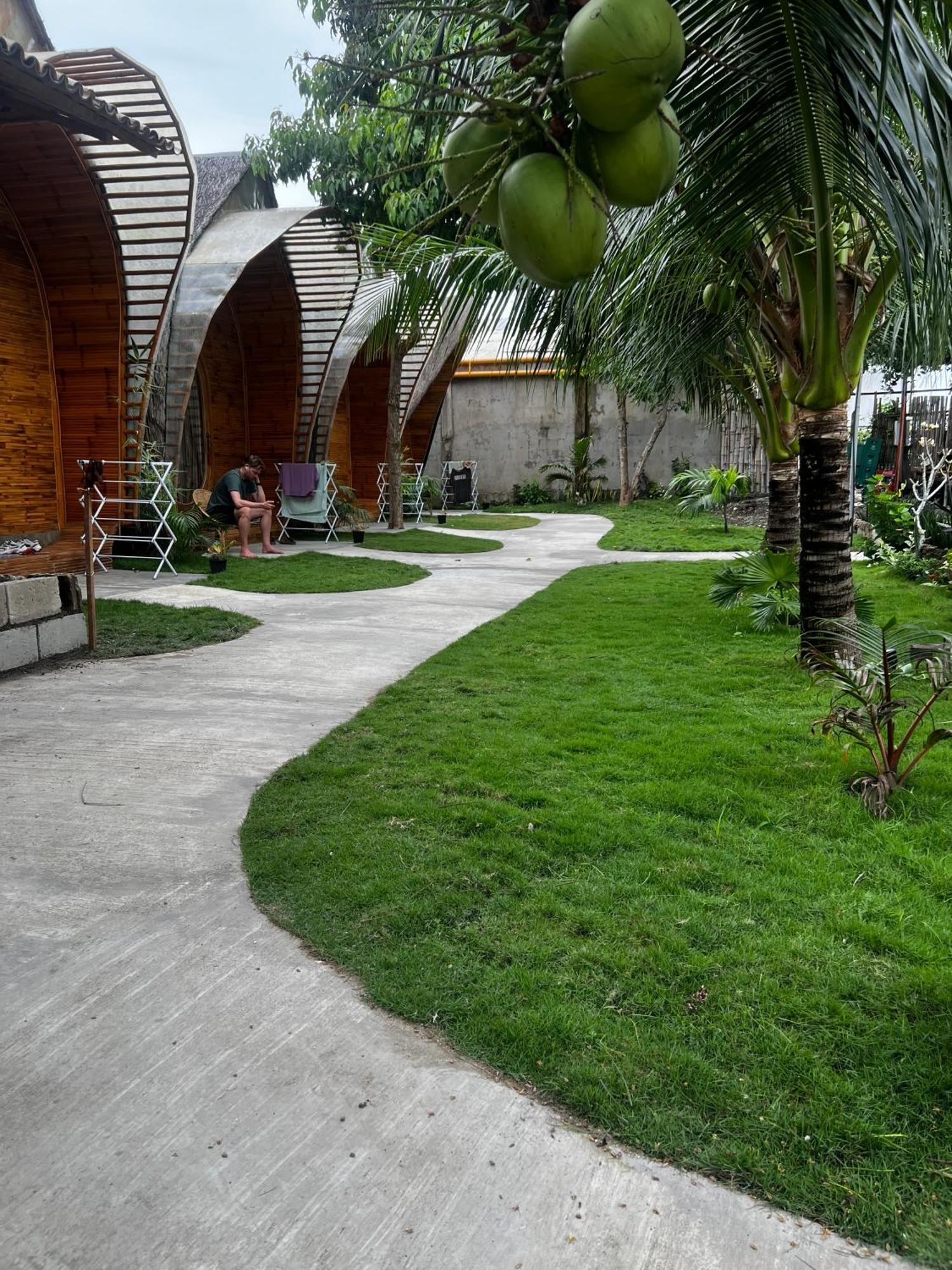The Backyard Inn Moalboal Exterior photo